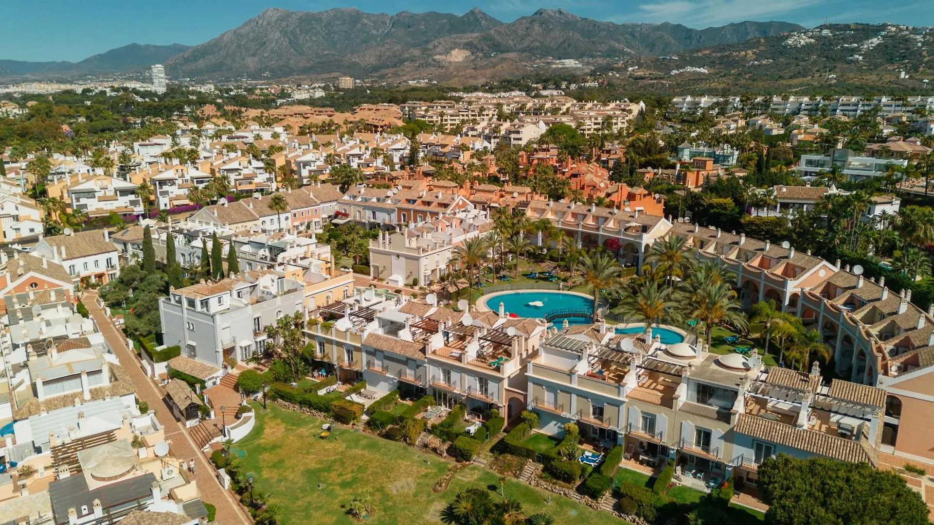 Townhouse In First Line Beach, Bahia De Marbella, Marbella