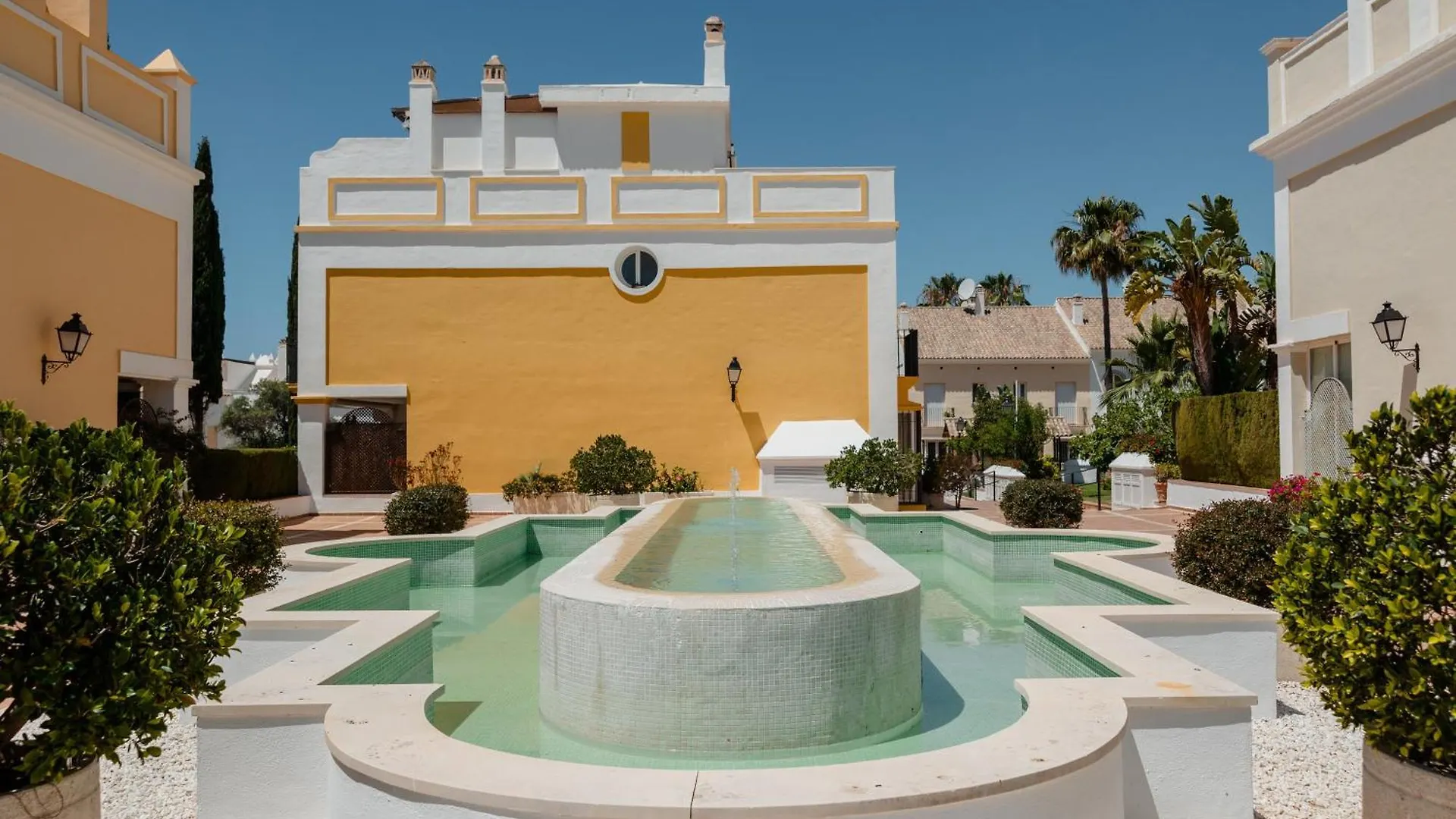 Townhouse In First Line Beach, Bahia De Marbella, Marbella Holiday home