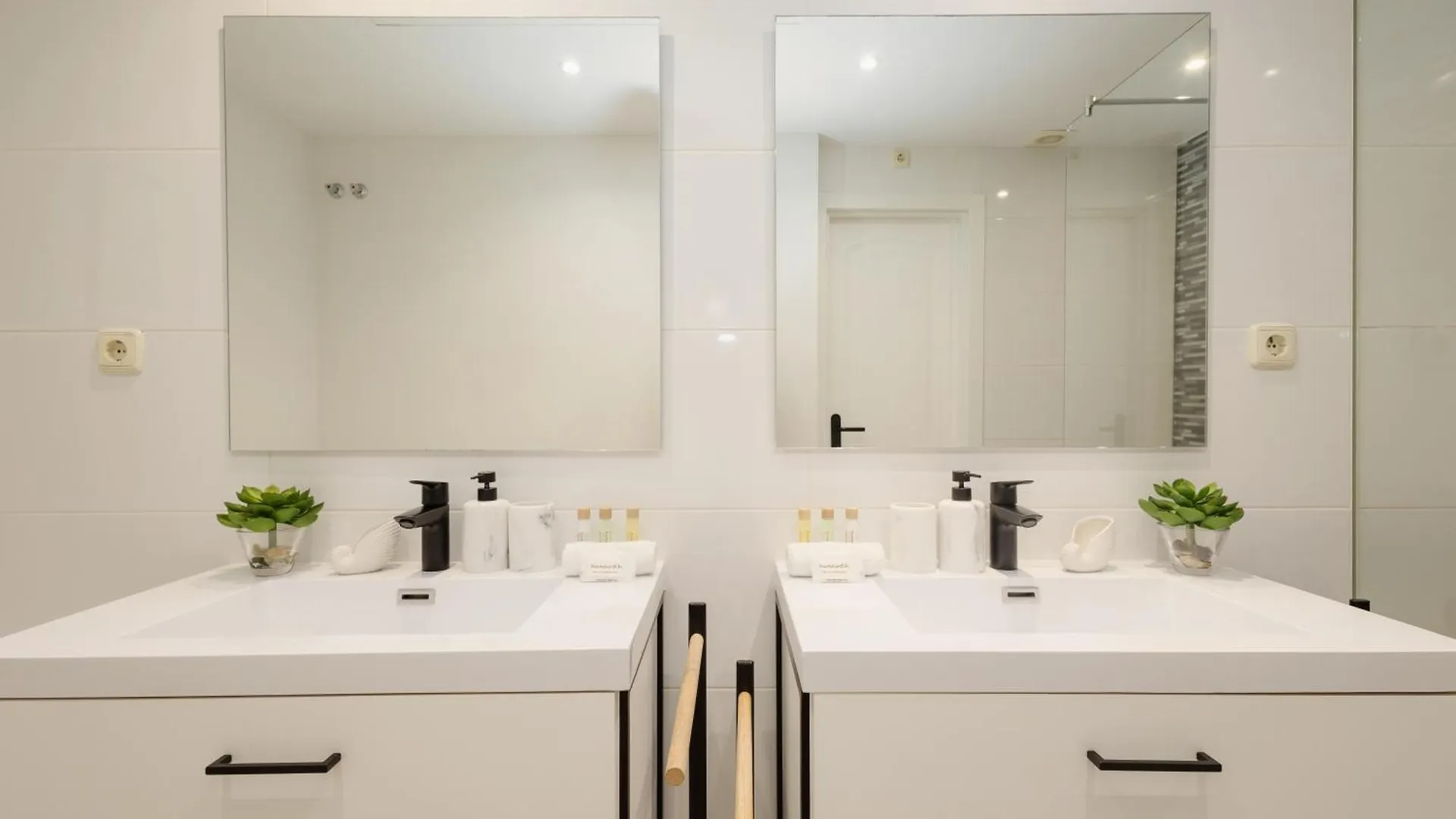 펜션 Townhouse In First Line Beach, Bahia De Marbella, 마르베야